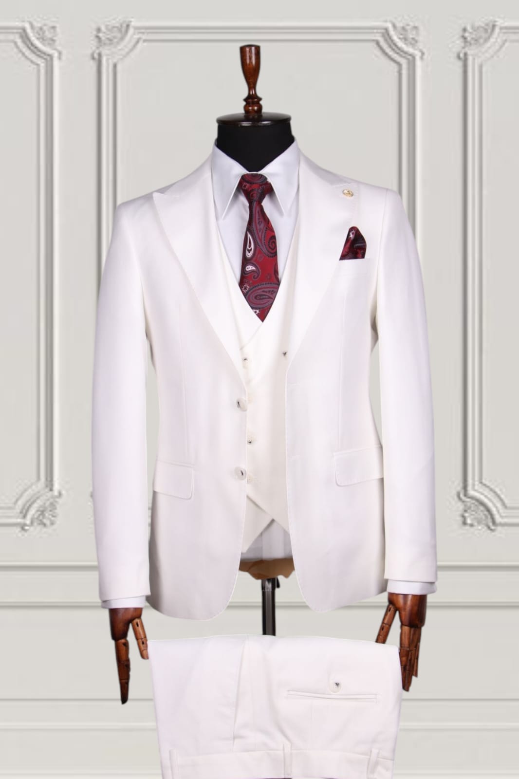 Classic Plain Three-Piece Suit with Timeless Elegance