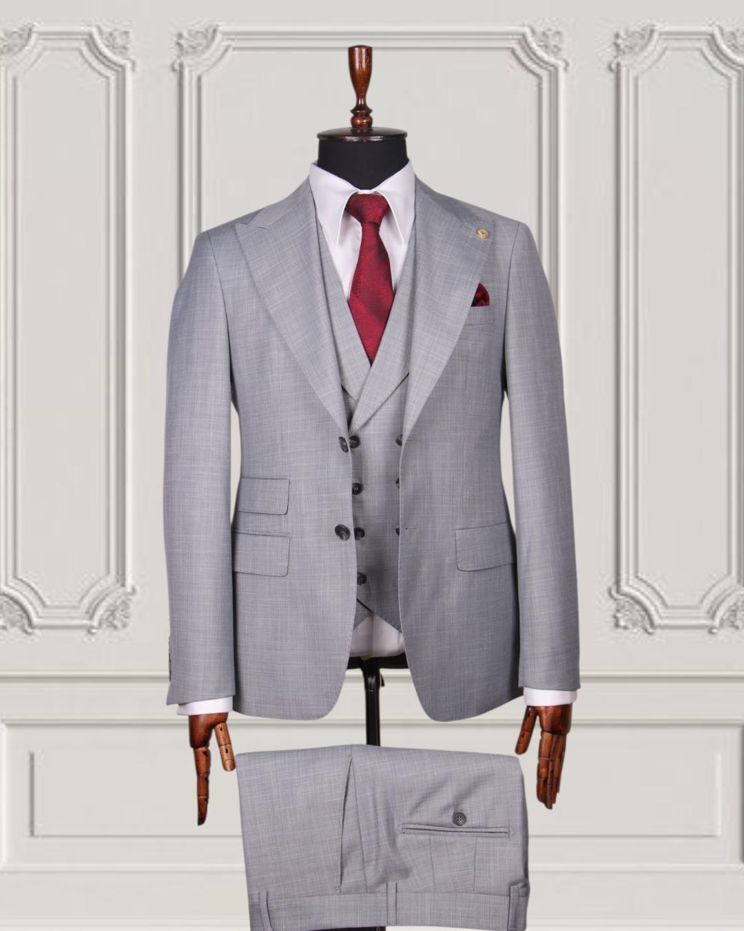 Classic Plain Three-Piece Suit with Timeless Elegance