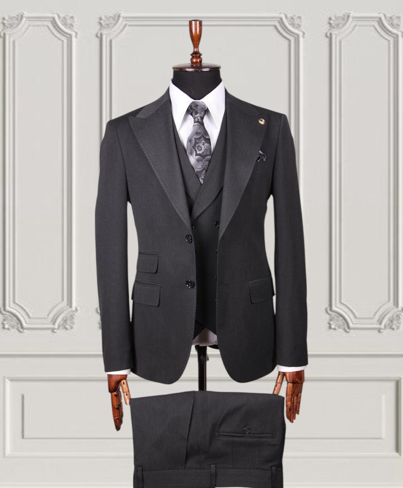Classic Plain Three-Piece Suit with Timeless Elegance